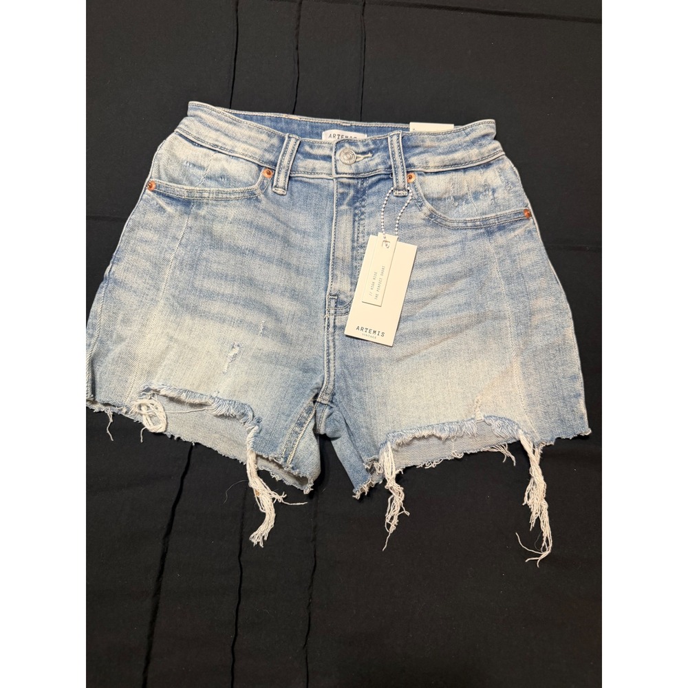 Artemis Vintage High‎ Rise The Perfect Short Light Wash Distressed Denim Size M